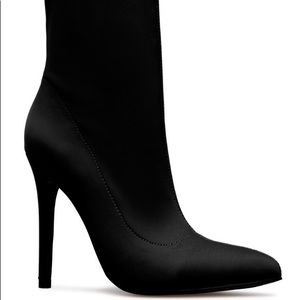 ShoeDazzle Vicky Bootie (Runs Small) Sz. 8